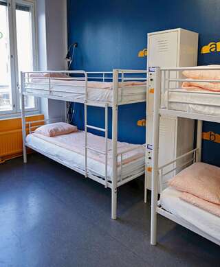 Хостелы CheapSleep Hostel Helsinki Хельсинки Кровать в общем 8-местном номере для мужчин и женщин-3