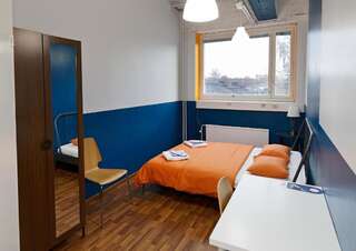 Хостелы CheapSleep Hostel Helsinki Хельсинки Двухместный номер с 1 кроватью и собственной ванной комнатой-1