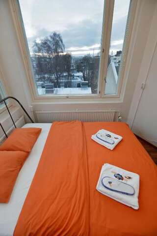 Хостелы CheapSleep Hostel Helsinki Хельсинки Двухместный номер с 1 кроватью и общей ванной комнатой-3